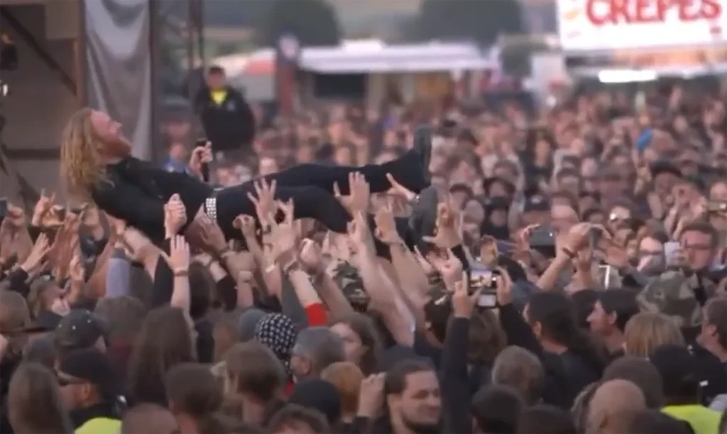 Mikael Stanne carried by crowd while singing Misery's Crown in 2017