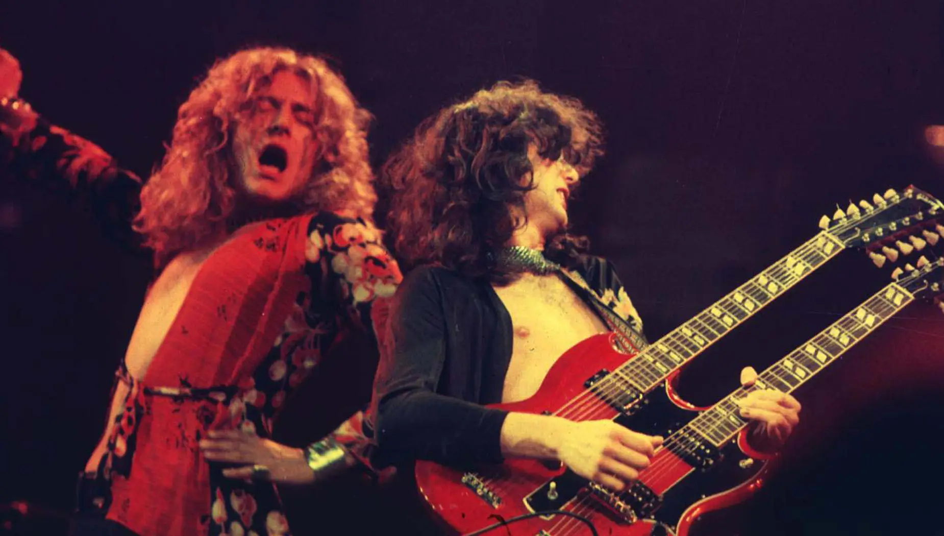 Jimmy Page and Robert Plant performing Stairway To Heaven