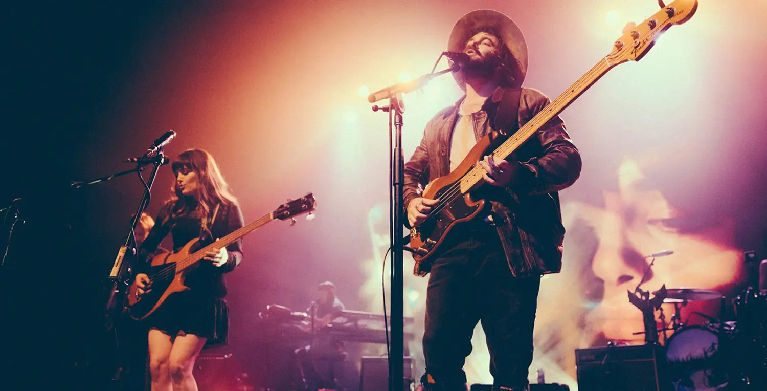 Angus & Julia Stone performing Live